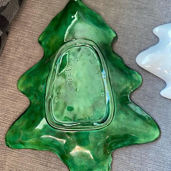 Vintage Set of 2 Hobbyist Christmas Tree dishes/platters - Picture 5 of 9